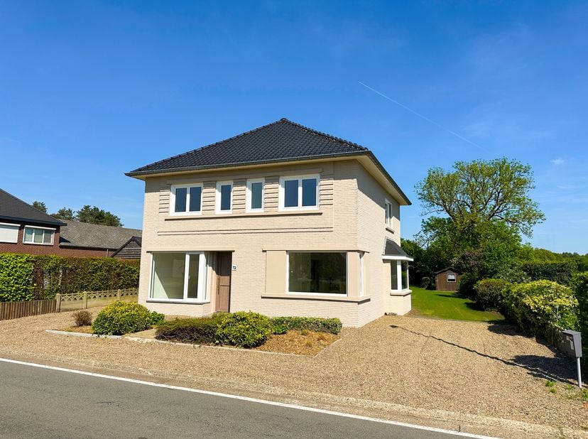 Luxueus gerenoveerde, energiezuinige woning in Grote Heide&lt;br /&gt;
Instapklaar – combineer comfortabel wonen met professioneel werken aan huis.&lt;br /&gt;
&lt;b